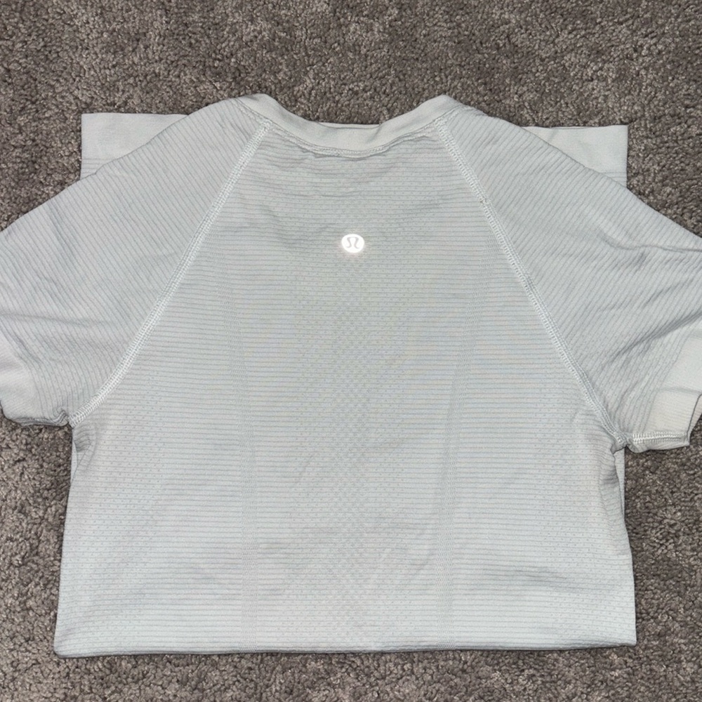 Lululemon Swiftly Tech Short Sleeve  2.0 / Size 2 / Color: White ⚪️